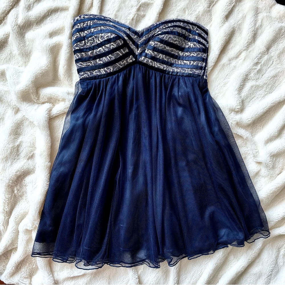 NWOT SEQUIN HEARTS Strapless navy blue sequins dress with tulle skirt size 7